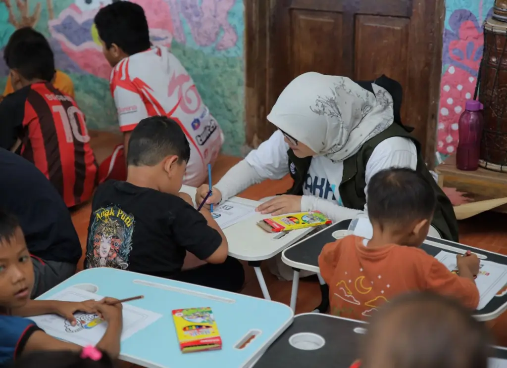 Telkom Gerakkan 50 Karyawan sebagai Relawan untuk Pelestarian Lamun di Pulau Pari